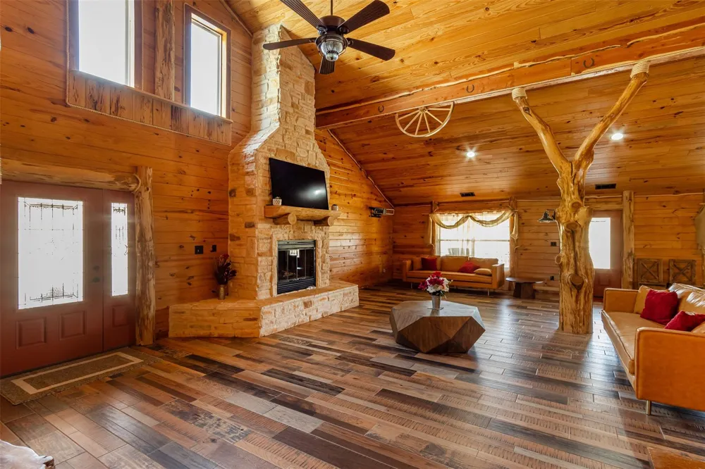 508 Hubert Cryer Road Zavalla, TX 75980