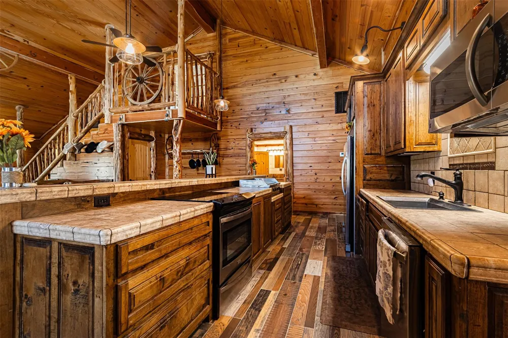 508 Hubert Cryer Road Zavalla, TX 75980