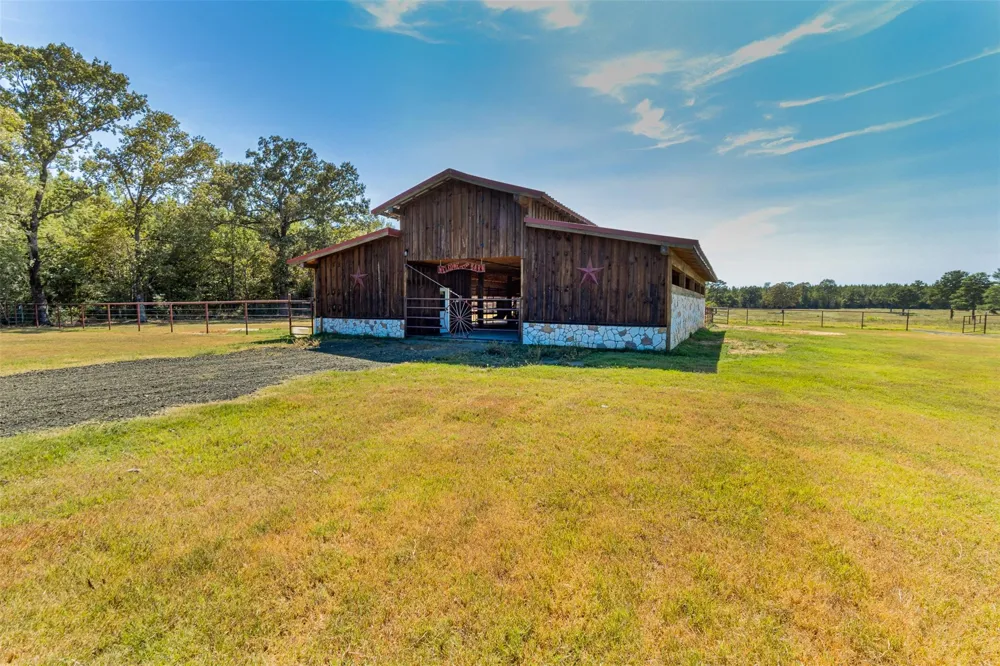 508 Hubert Cryer Road Zavalla, TX 75980
