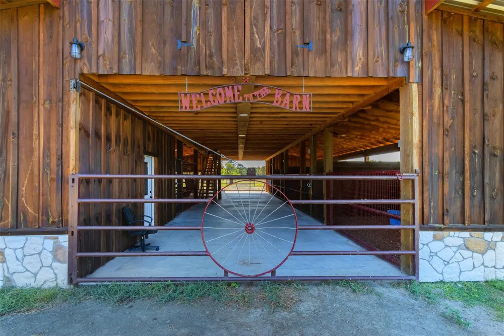 508 Hubert Cryer Road Zavalla, TX 75980