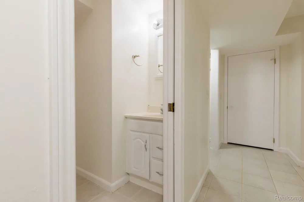 3882 Okemos Road Meridian Charter Township, MI 48864