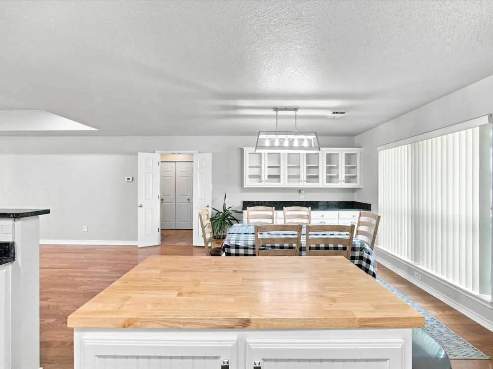 2807 S Lipsey Street Decatur, TX 76234