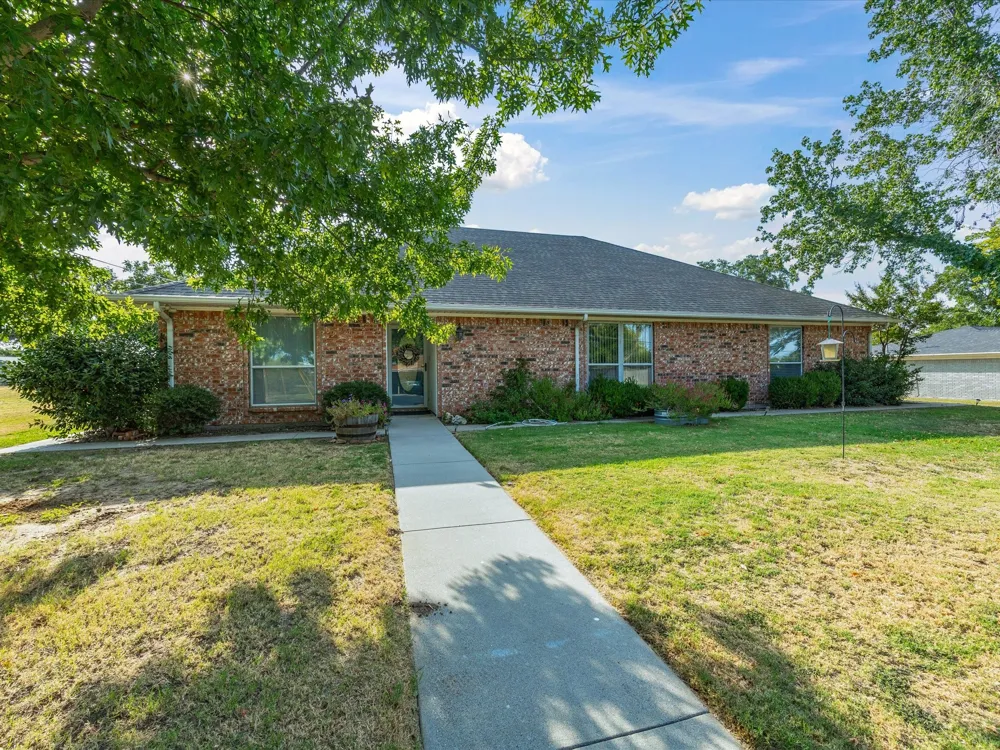 2807 S Lipsey Street Decatur, TX 76234