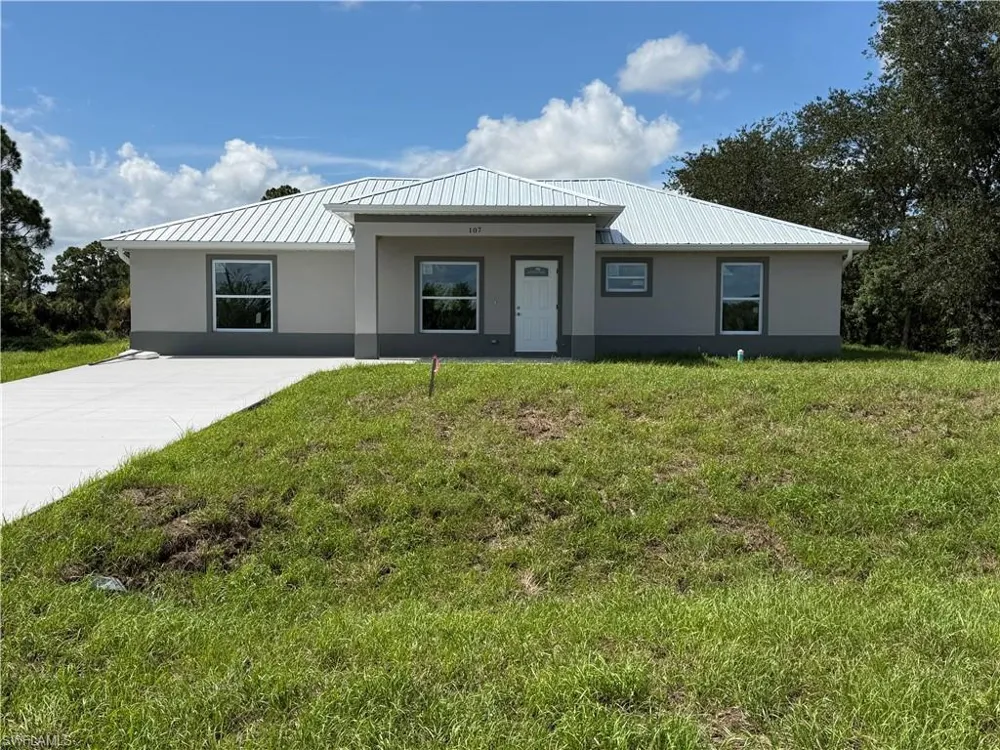 107 Concord Loop Labelle, FL 33935