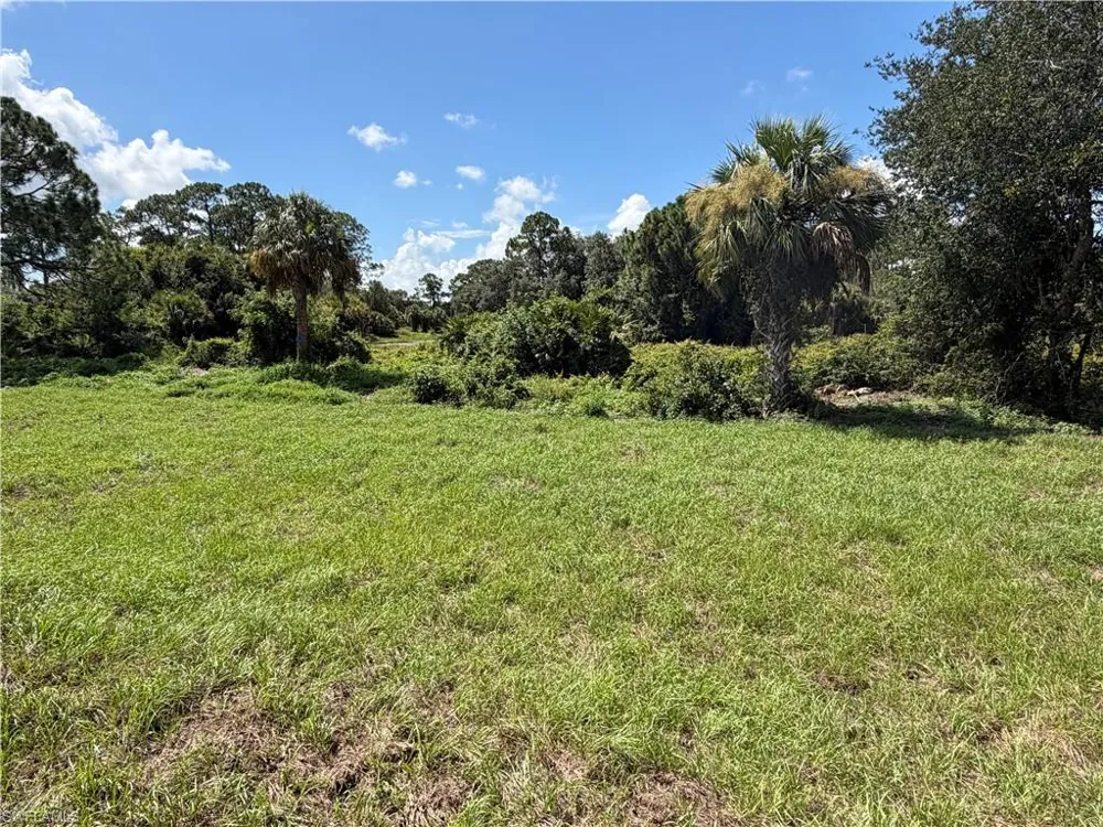 107 Concord Loop Labelle, FL 33935