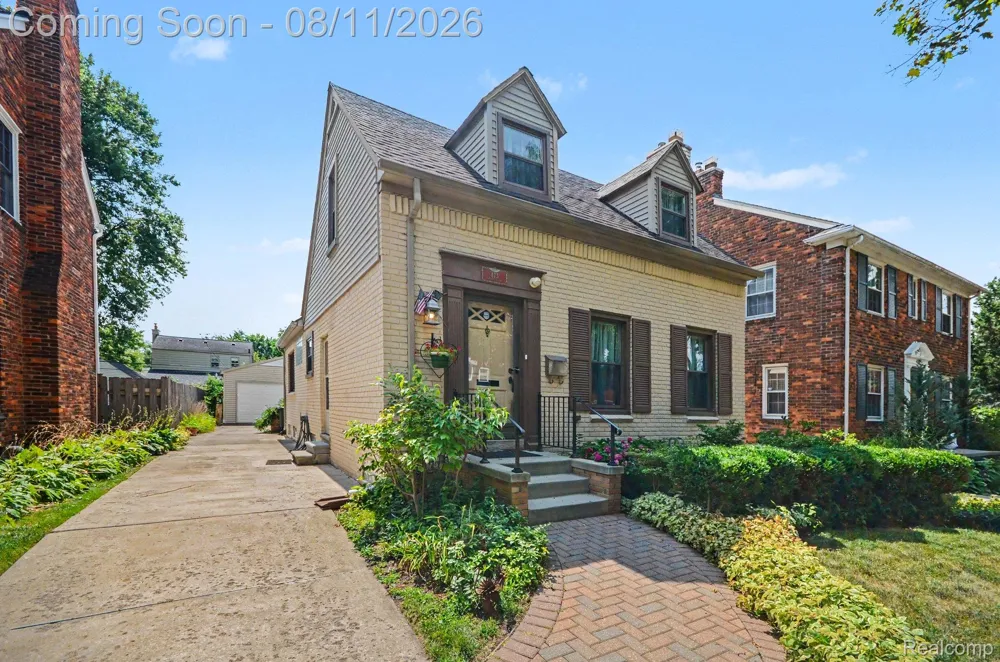 473 Calvin Avenue Grosse Pointe Farms City, MI 48236