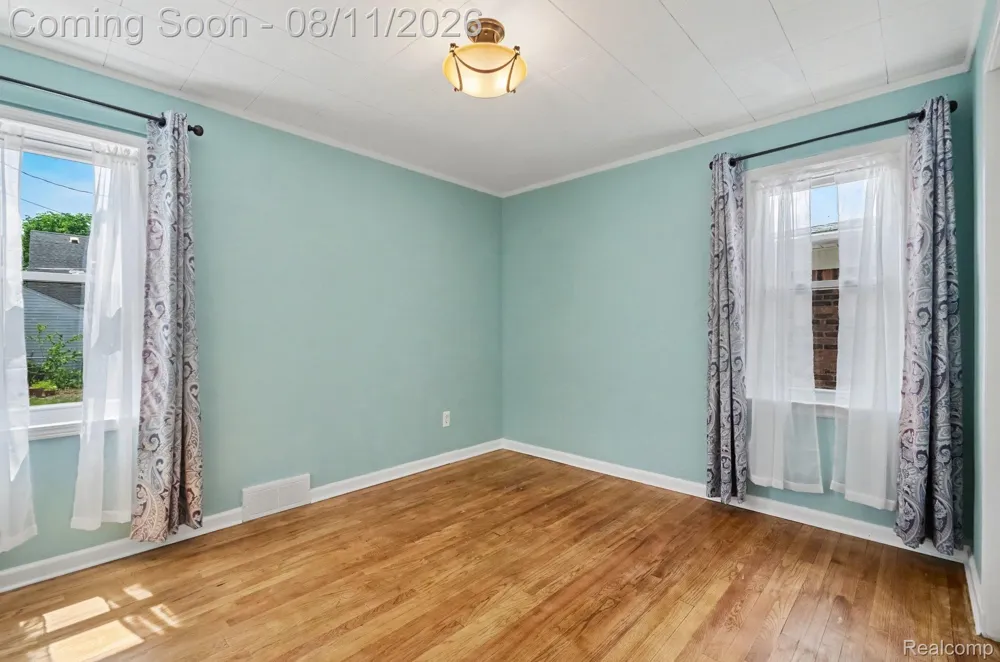 473 Calvin Avenue Grosse Pointe Farms City, MI 48236