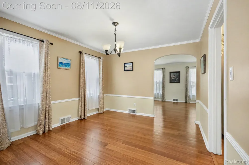 473 Calvin Avenue Grosse Pointe Farms City, MI 48236