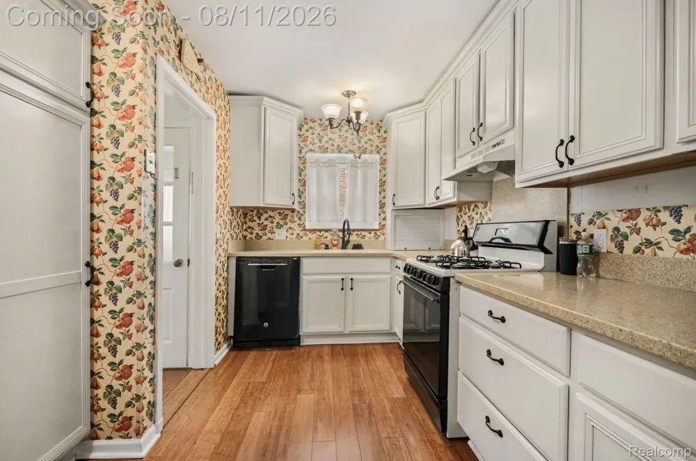 473 Calvin Avenue Grosse Pointe Farms City, MI 48236