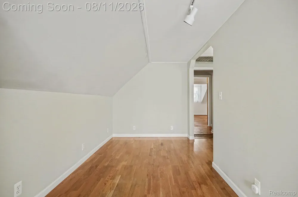 473 Calvin Avenue Grosse Pointe Farms City, MI 48236
