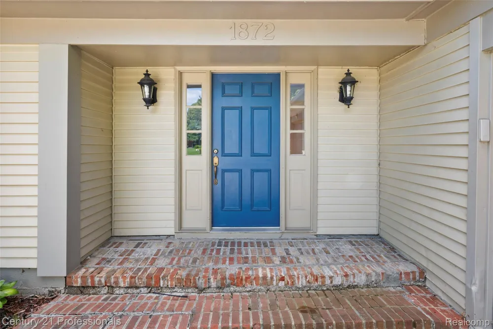 1872 Flemington Drive Troy City, MI 48098