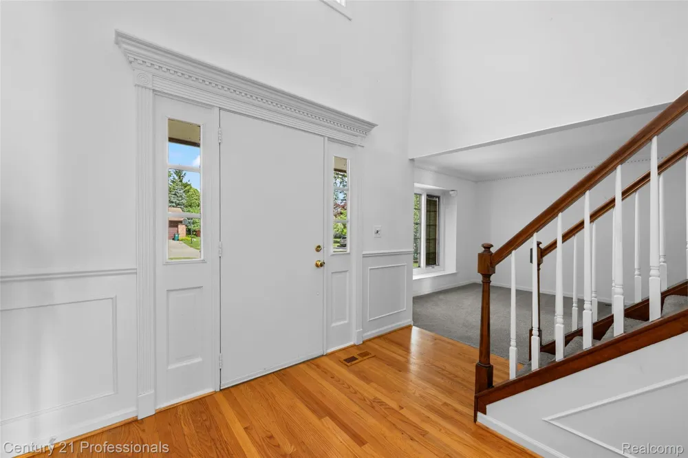 1872 Flemington Drive Troy City, MI 48098