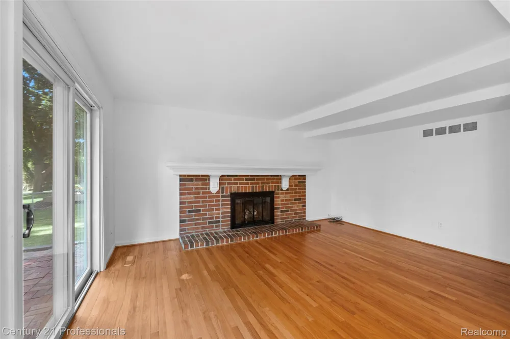 1872 Flemington Drive Troy City, MI 48098