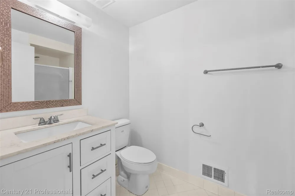 1872 Flemington Drive Troy City, MI 48098