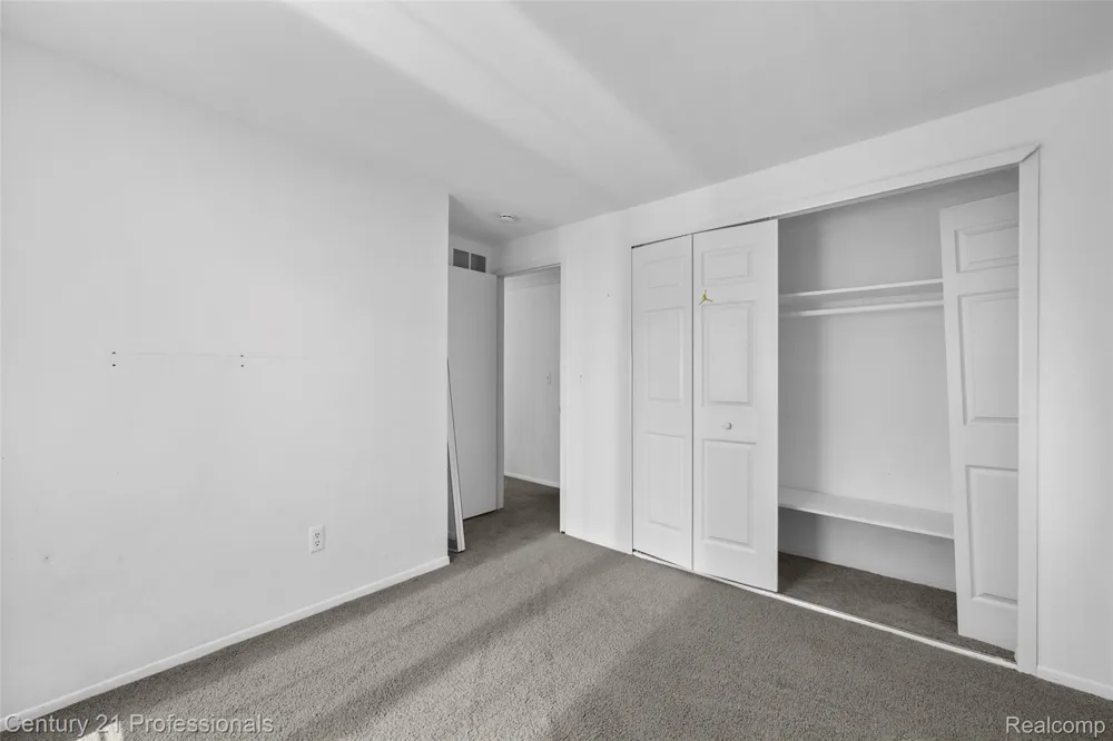 1872 Flemington Drive Troy City, MI 48098