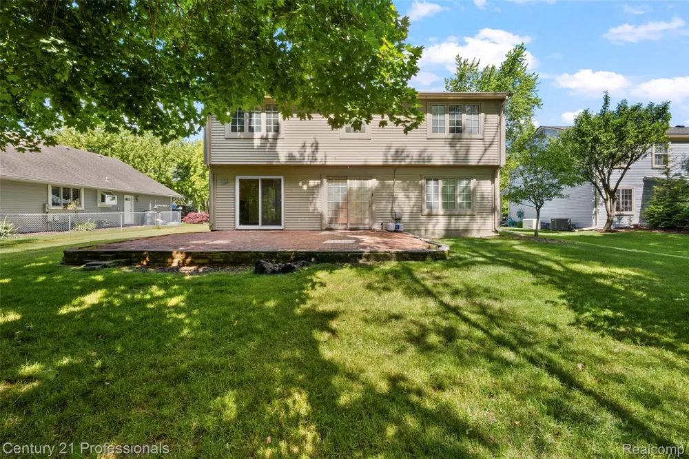 1872 Flemington Drive Troy City, MI 48098
