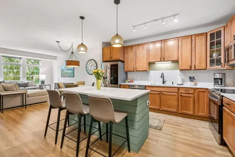 7100 Metro Boulevard #415