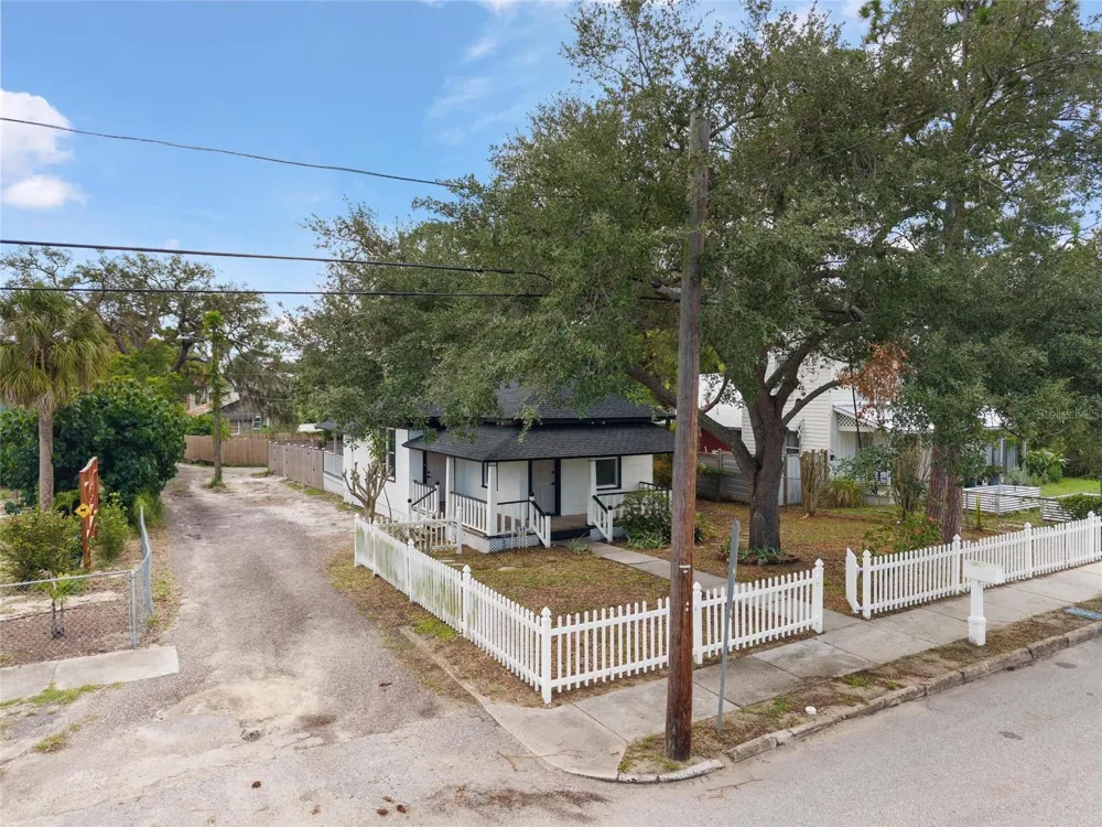136 RING AVENUE Tarpon Springs, FL 34689