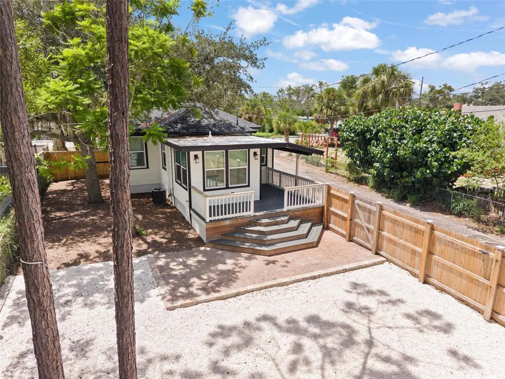 136 RING AVENUE Tarpon Springs, FL 34689