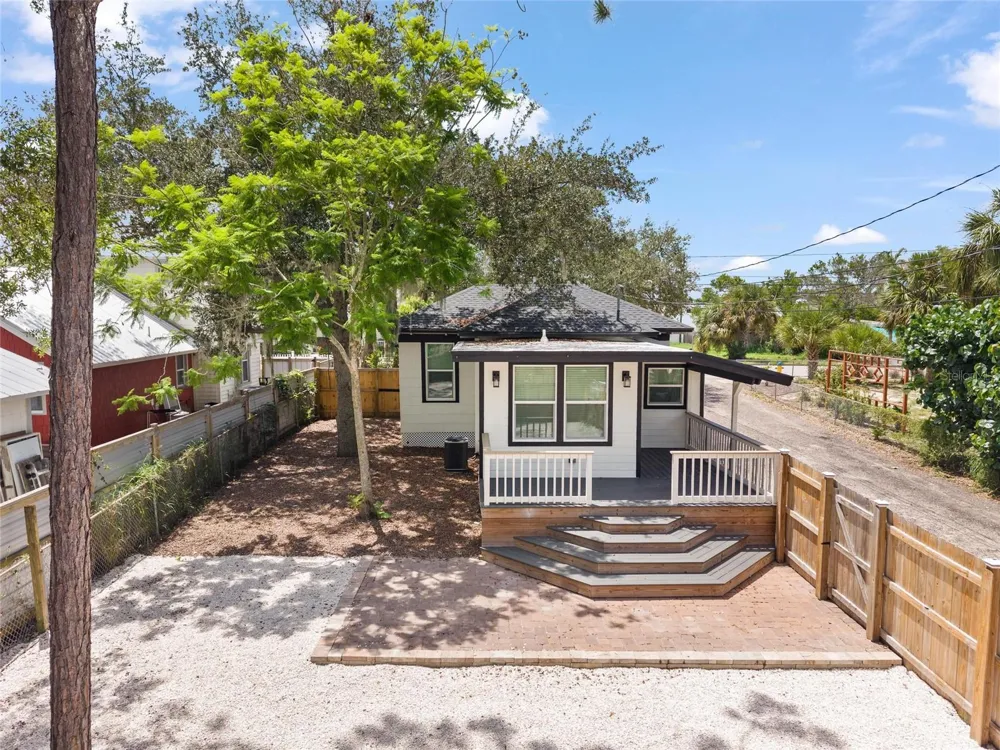 136 RING AVENUE Tarpon Springs, FL 34689