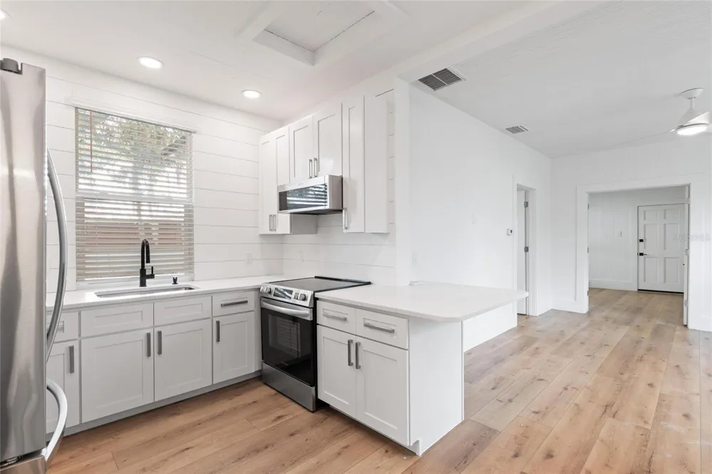 136 RING AVENUE Tarpon Springs, FL 34689