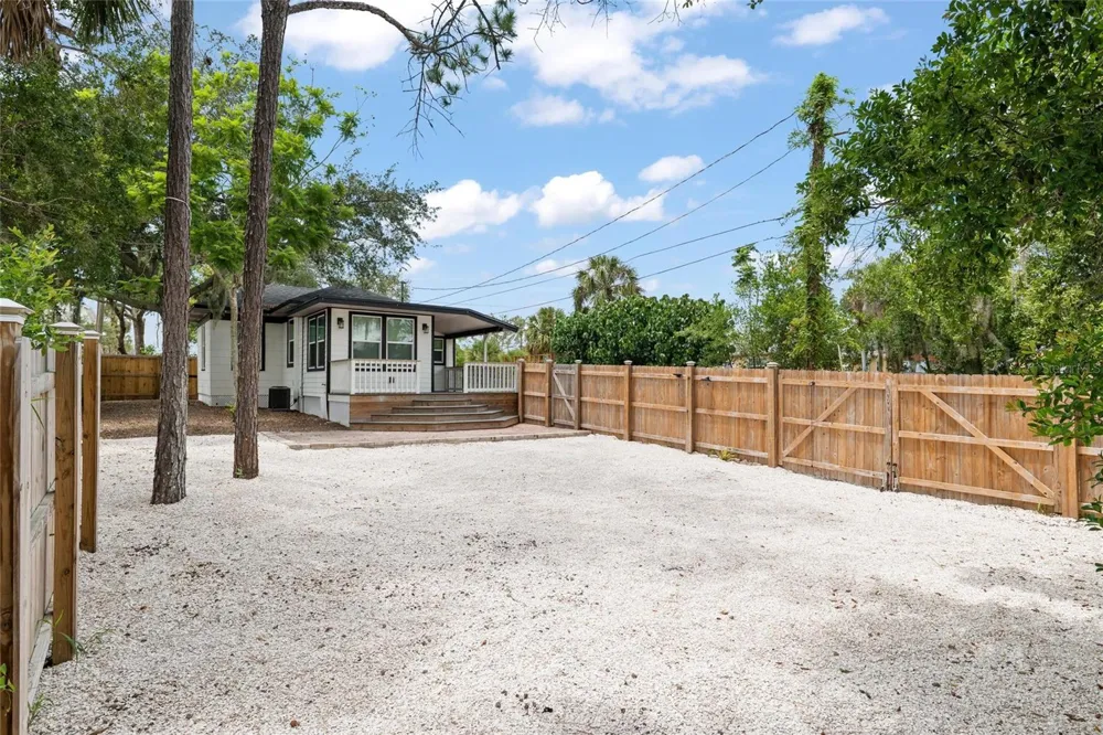 136 RING AVENUE Tarpon Springs, FL 34689