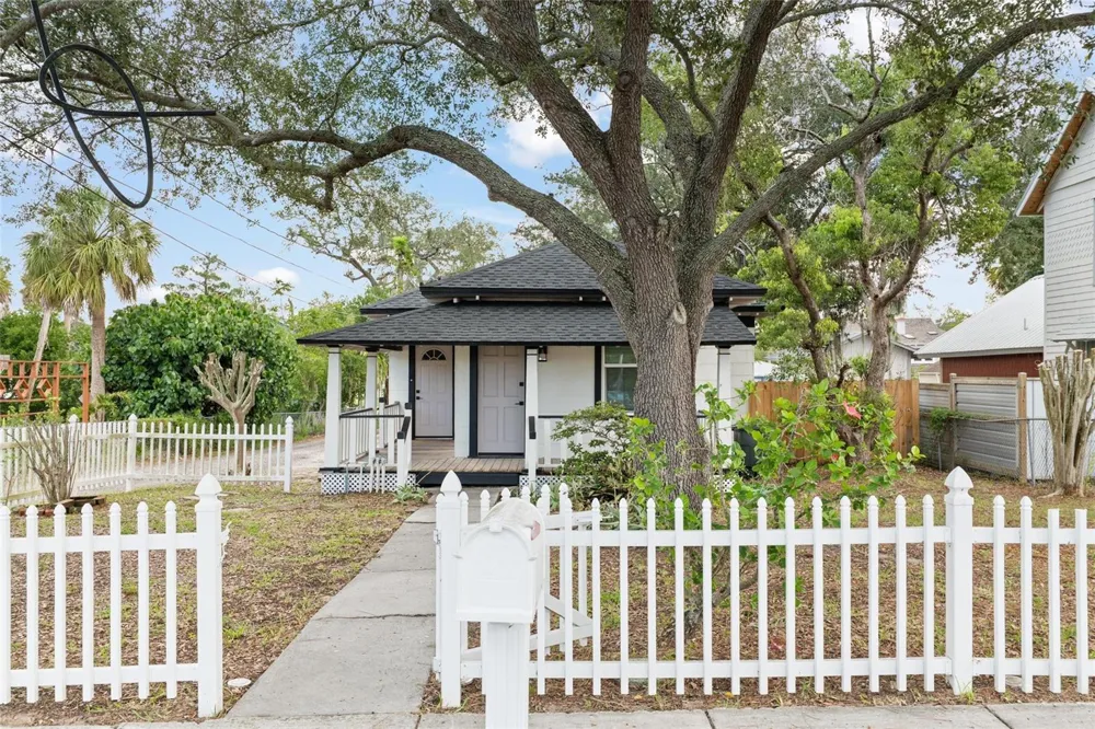 136 RING AVENUE Tarpon Springs, FL 34689