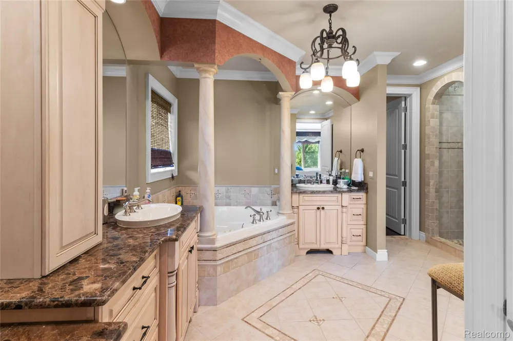 840 High View Court Oxford Charter Township, MI 48371
