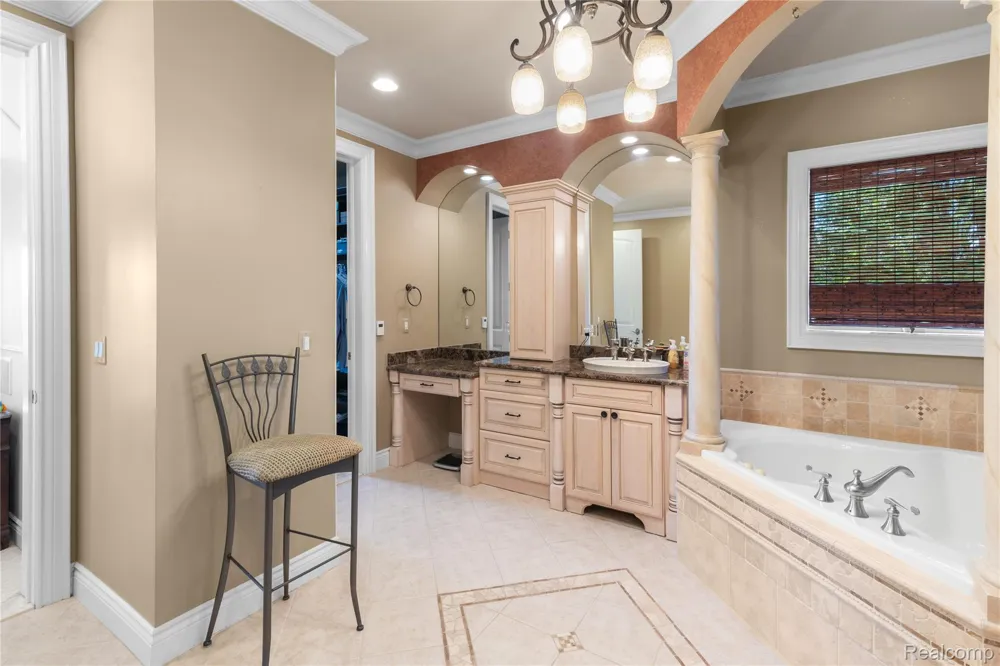 840 High View Court Oxford Charter Township, MI 48371