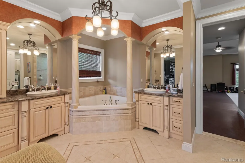 840 High View Court Oxford Charter Township, MI 48371