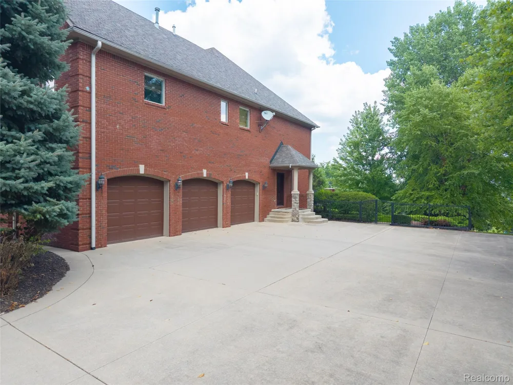 840 High View Court Oxford Charter Township, MI 48371