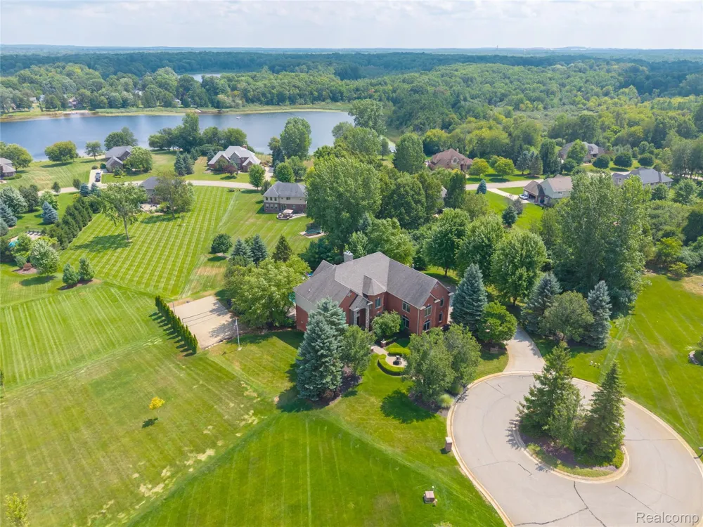 840 High View Court Oxford Charter Township, MI 48371