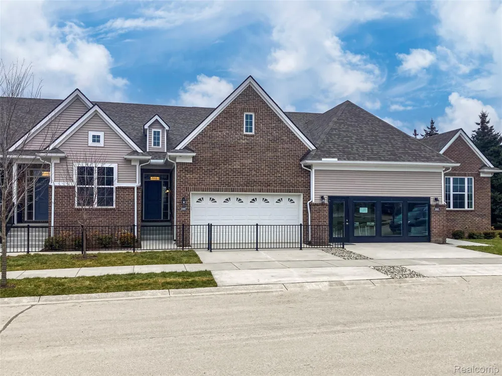 9924 Crossview Trail #188 Hartland Township, MI 48855