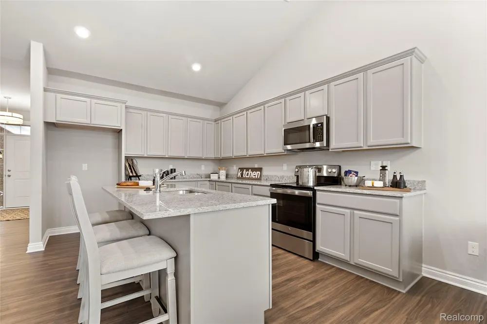 9924 Crossview Trail #188 Hartland Township, MI 48855