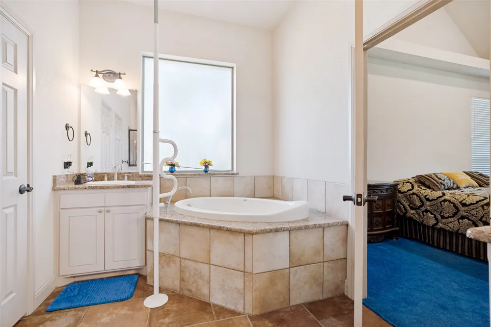 7251 S Fm 730 Azle, TX 76020