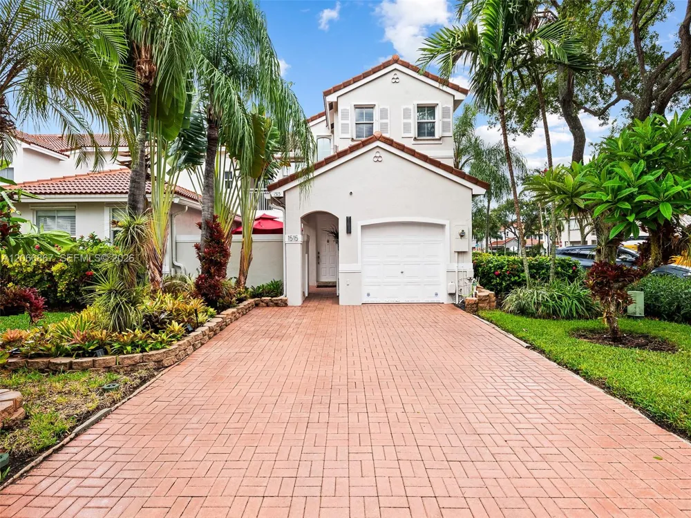 1515 Seagrape Way Hollywood, FL 33019