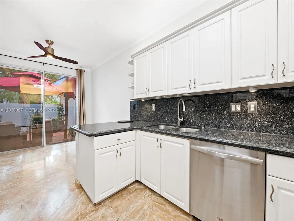 1515 Seagrape Way Hollywood, FL 33019