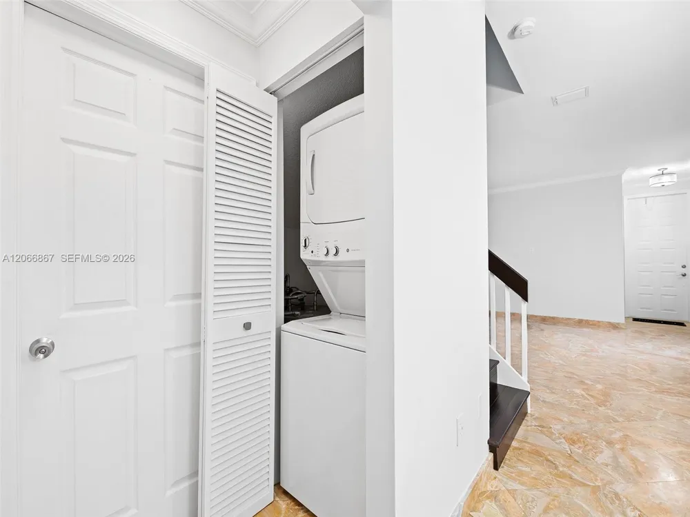 1515 Seagrape Way Hollywood, FL 33019