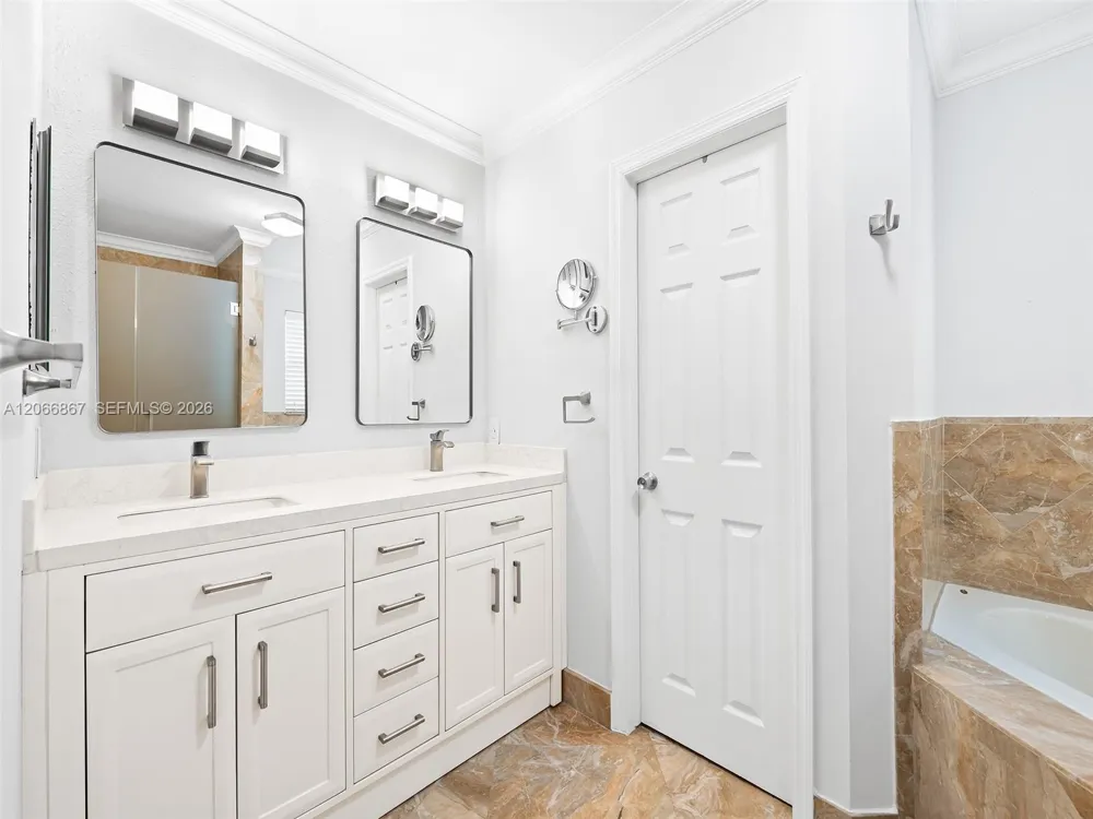 1515 Seagrape Way Hollywood, FL 33019