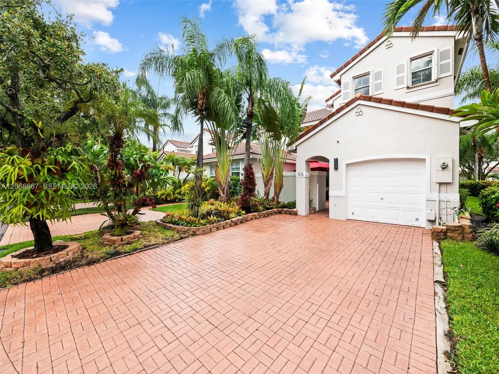 1515 Seagrape Way Hollywood, FL 33019