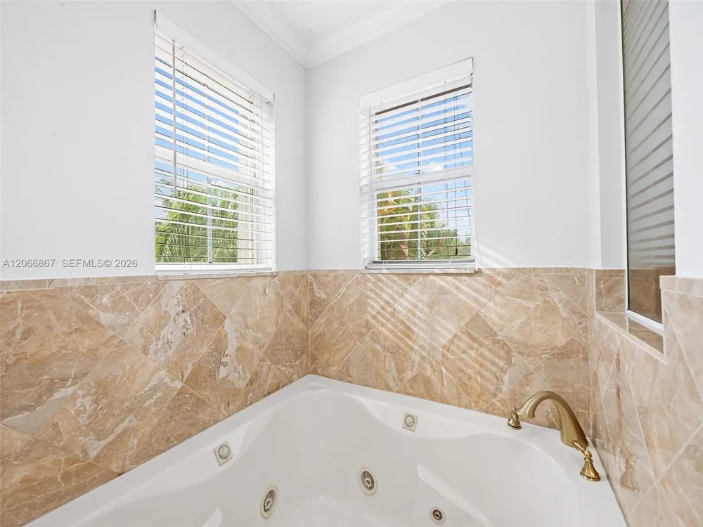 1515 Seagrape Way Hollywood, FL 33019