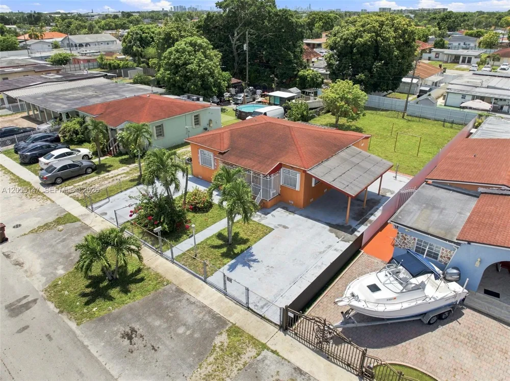 636 E 48th St Hialeah, FL 33013