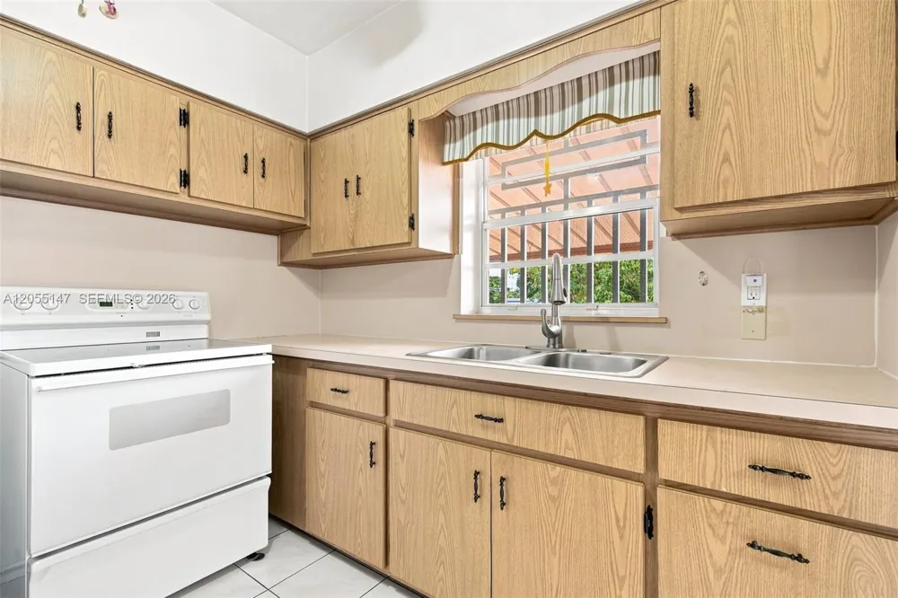 636 E 48th St Hialeah, FL 33013