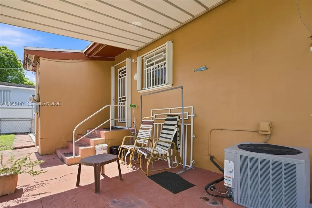 636 E 48th St Hialeah, FL 33013