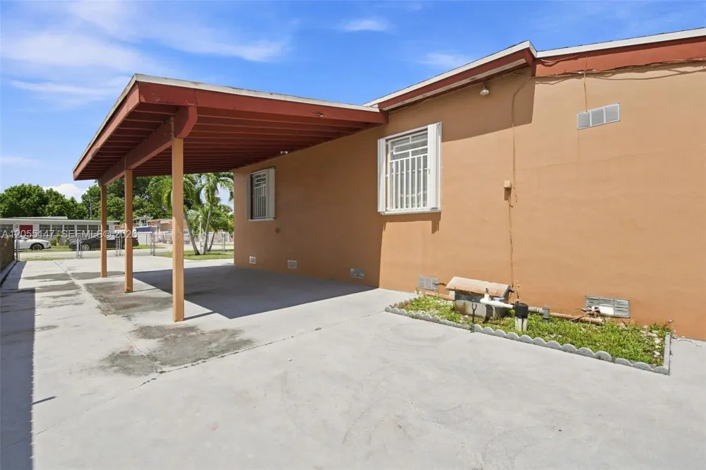 636 E 48th St Hialeah, FL 33013