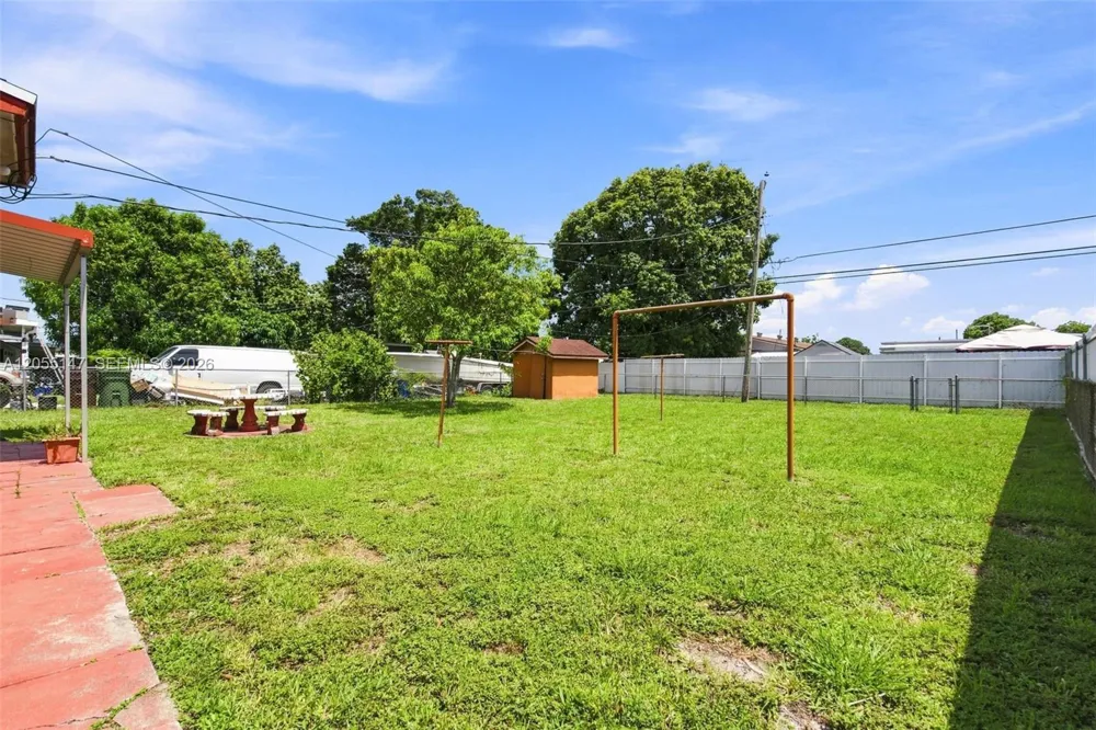 636 E 48th St Hialeah, FL 33013