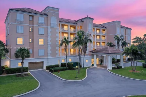 1024 Windward Dr #3206
