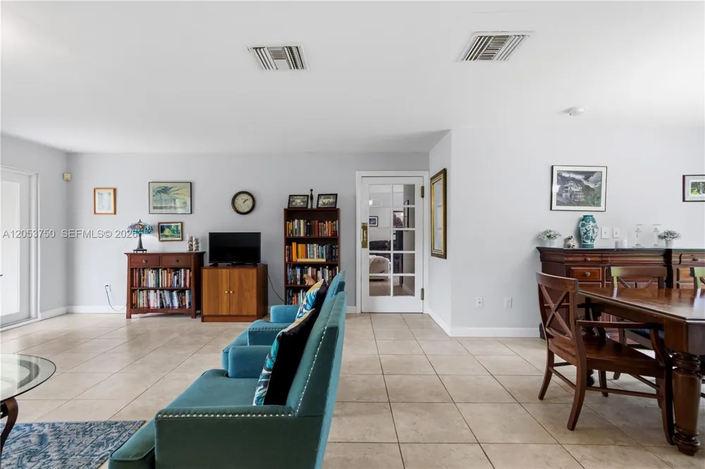 8445 SW 181st Ter Palmetto Bay, FL 33157
