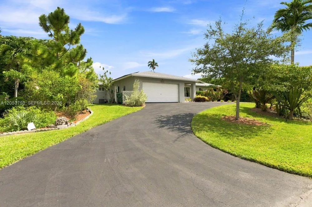 8445 SW 181st Ter Palmetto Bay, FL 33157