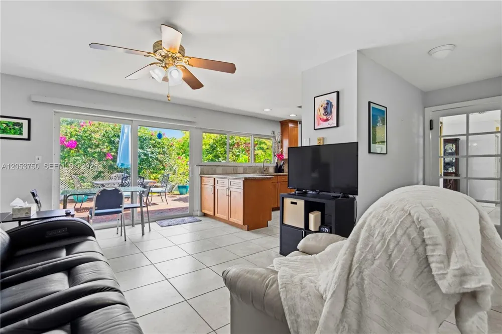 8445 SW 181st Ter Palmetto Bay, FL 33157
